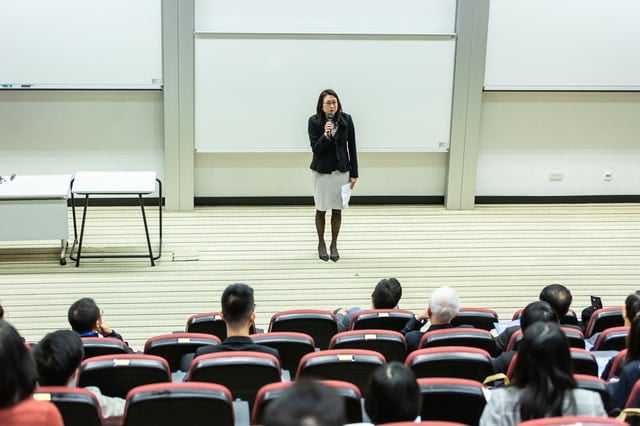 Un prof de l'éducation nationale a-t-il le droit de donner des cours particuliers ?