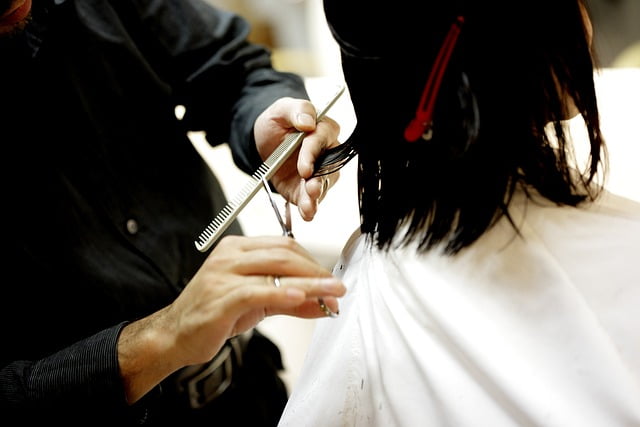 48/ Faites-vous coiffer dans une école de coiffure